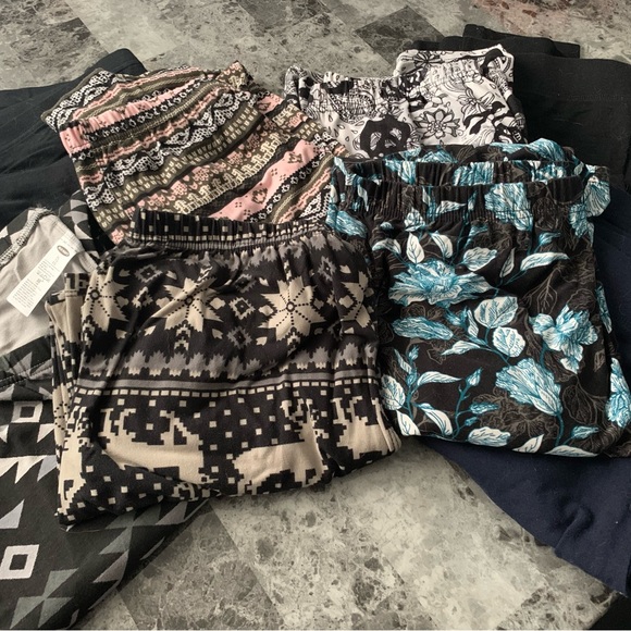 Bundle of 8 pairs of leggings printed and solid colours size L/XL - Picture 1 of 4